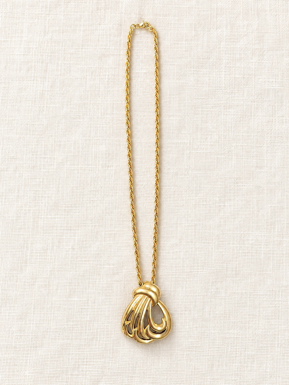 ⚜️ Gold-Tone Knot Pendant | Rope Chain Necklace | Bold 80s Statement 💗